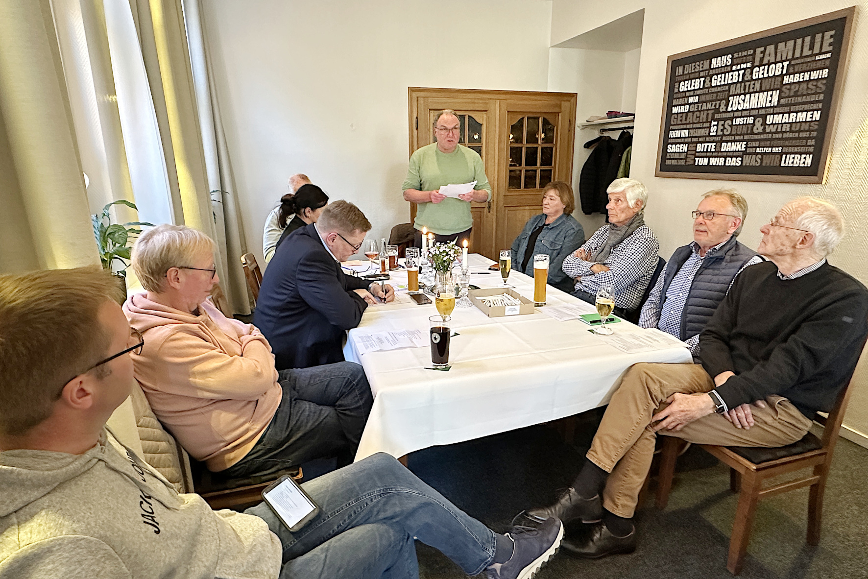 CDU-Gemeindeverbandsvorsitzender Dirk Dirks informierte mit anderen Fraktionsmitgliedern �ber aktuelle Projekte in Havixbeck.